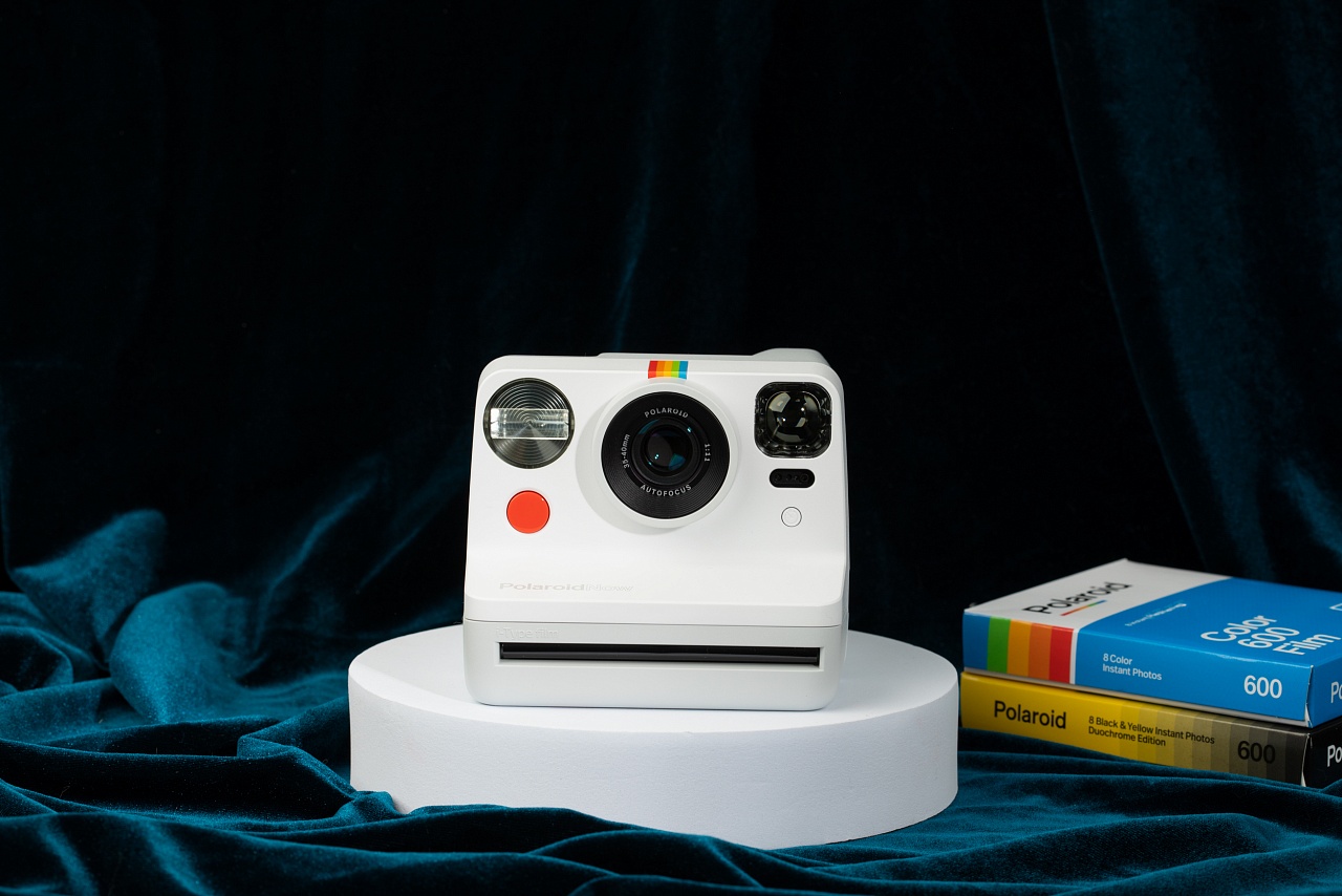 Подарочный набор: Polaroid now white + 2 кассеты фото №2