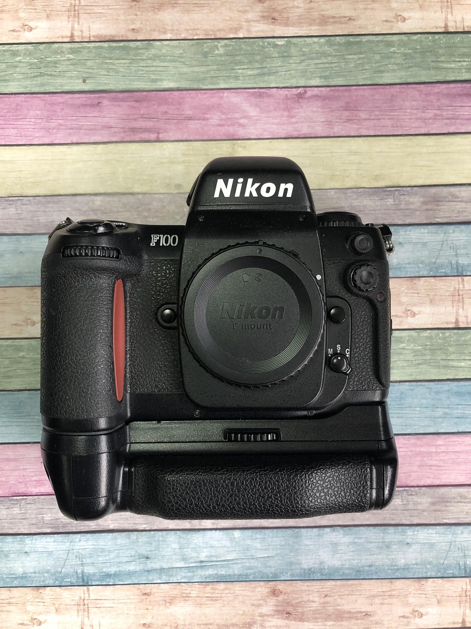 Nikon F100 +Nikon MB15 фото №1