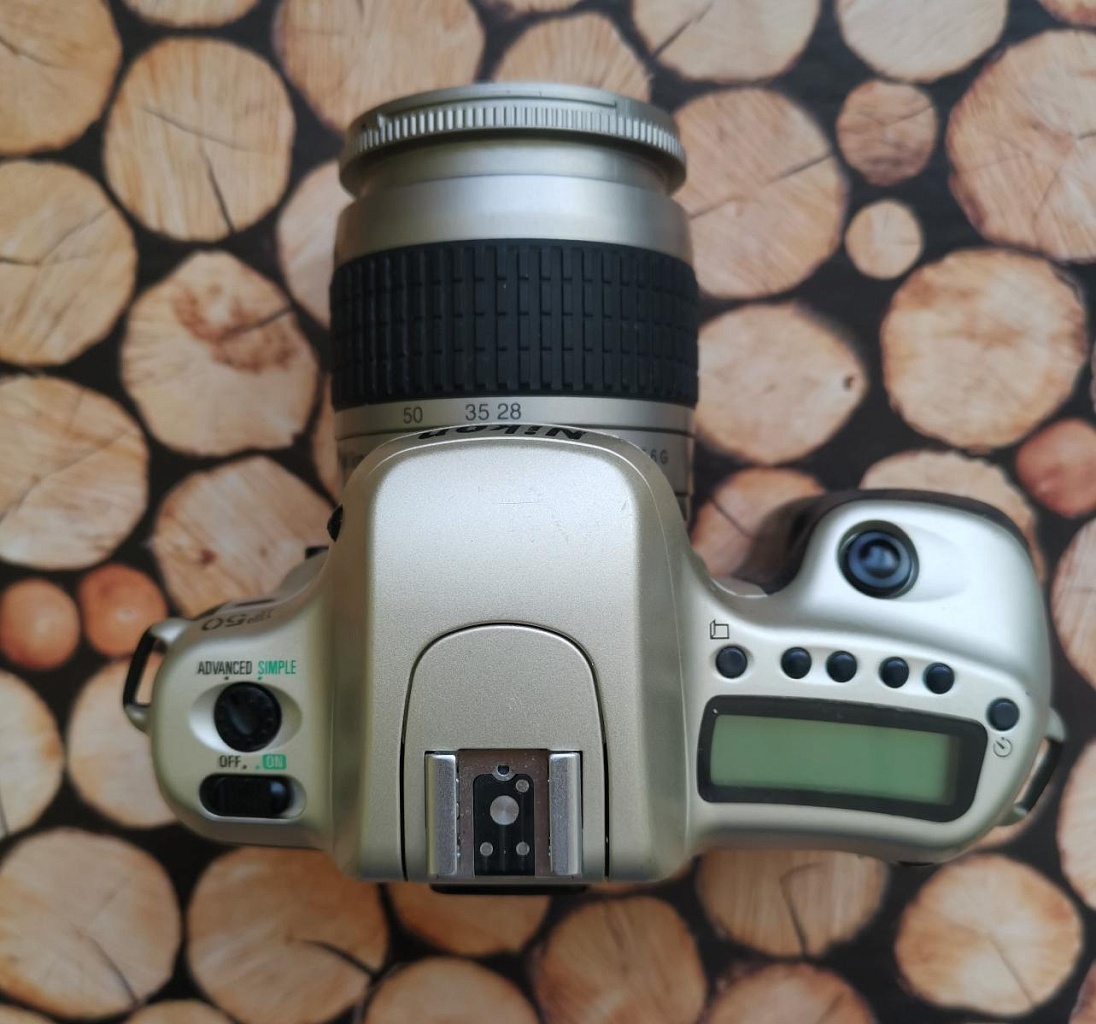 Nikon F50 (белый) + AF Nikkor 28-80mm F/3.3-5.6G фото №2