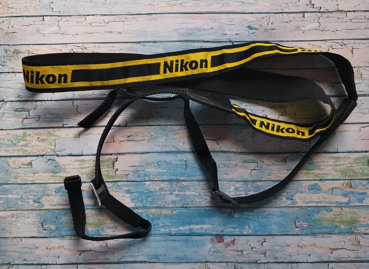 Ремешок для камеры Nikon желтый фото №1