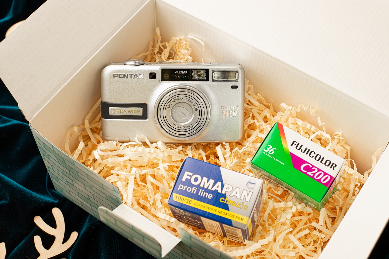 Подарочная коробка: Pentax Espio 24 Extra Wide + 2 пленки фото №2