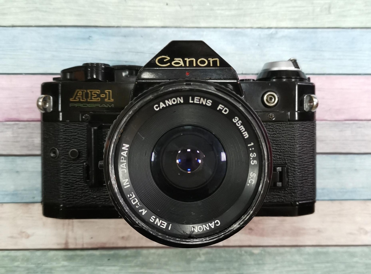 Canon AE-1 Program + Canon FD 35 mm f/3.5 фото №1