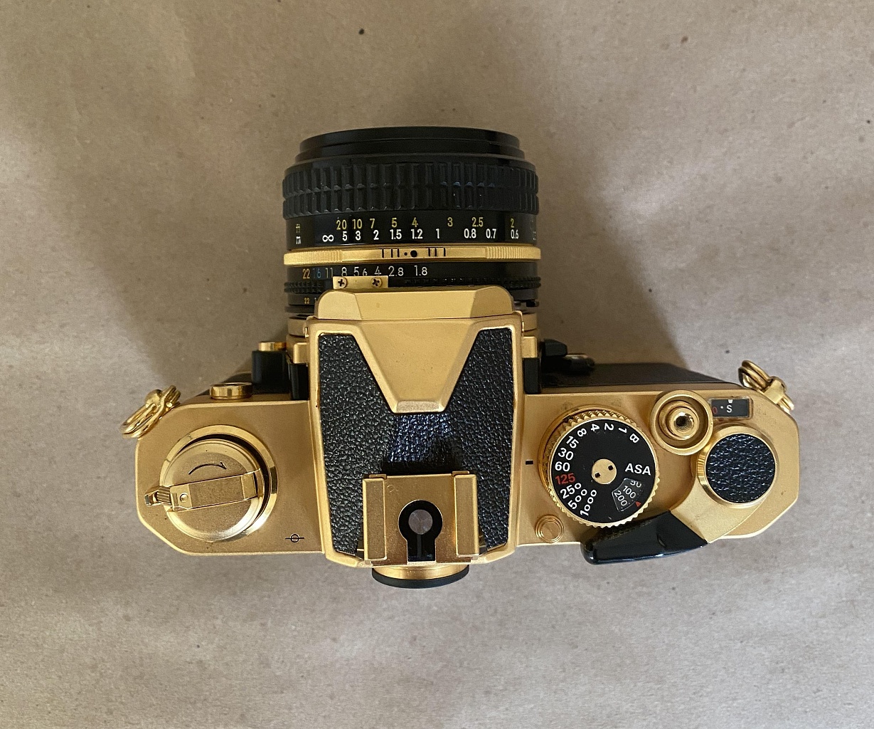 Nikon FM + Nikkor 50 1:1.8 GOLD SET фото №3