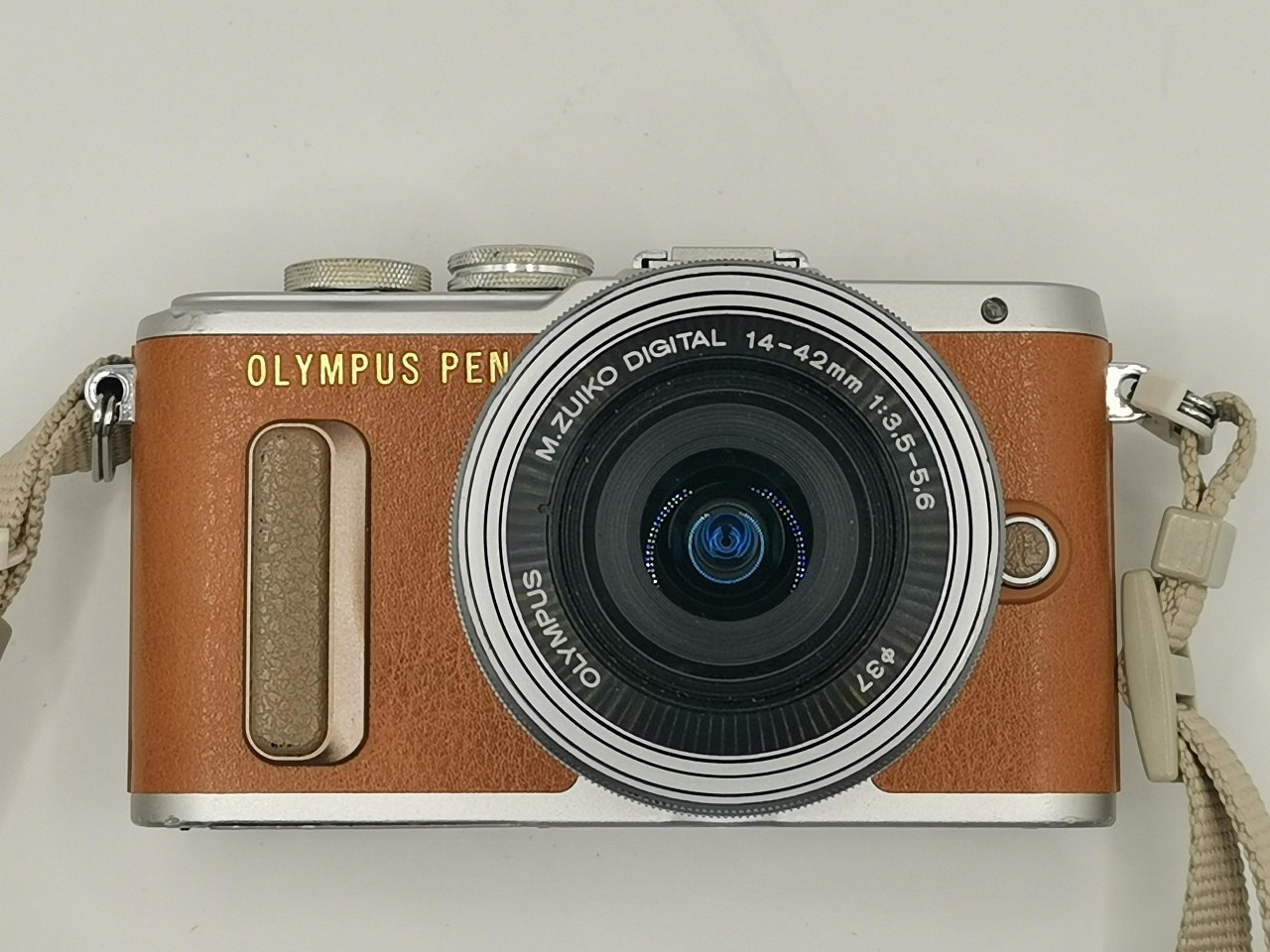 Olympus PEN E-PL8 kit фото №1