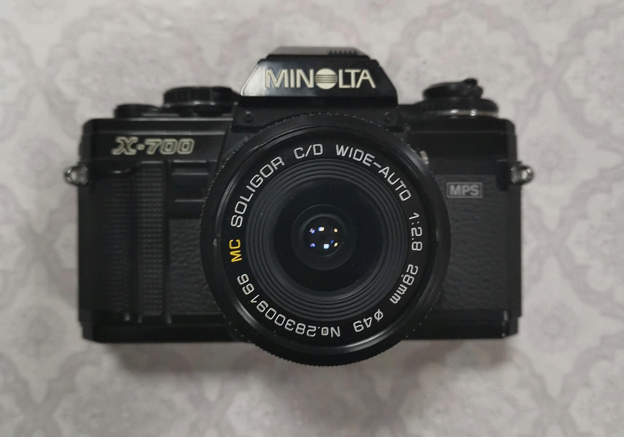 Minolta X-700 + Mc Soligor c/d wide-auto 28 mm f/2.8 фото №1