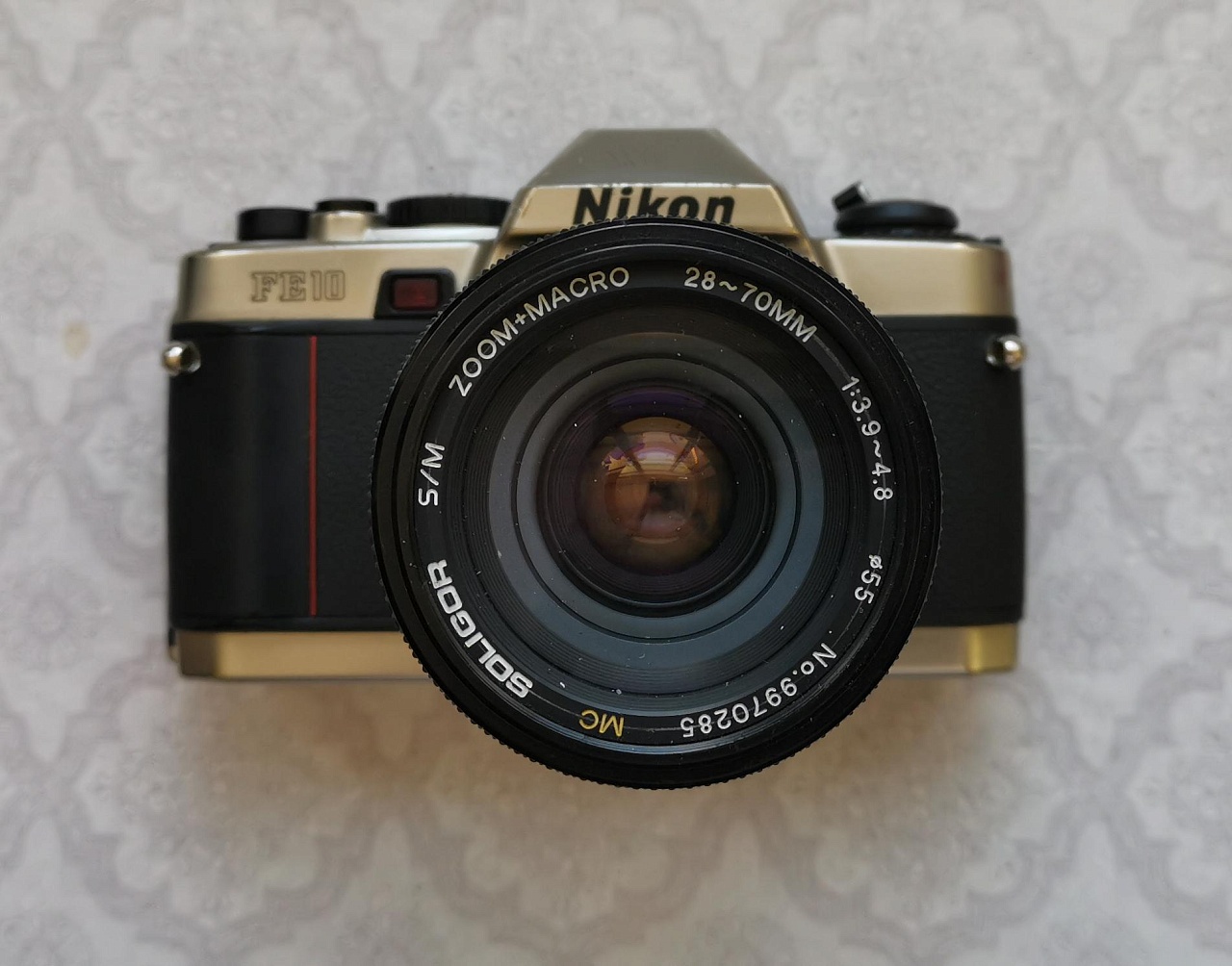 Nikon FE10 + Soligor s/m zoom+macro 28-70 mm f/3.9-4.8 фото №1