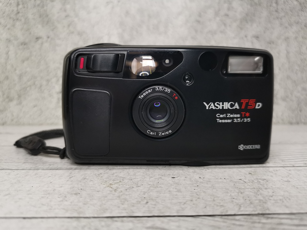 Yashica T5 Carl Zeiss Tessar 3,5/35 черная фото №2