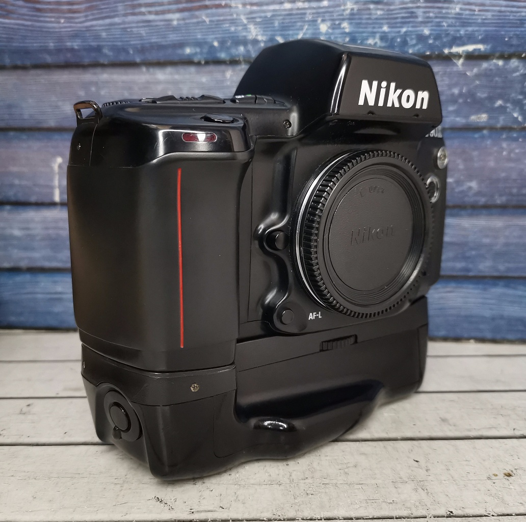 Nikon f90x (body) + батарейный блок Nikon MB-10 фото №2