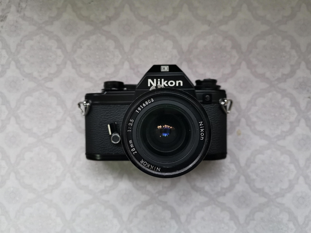Nikon EM + Nikkor Lens 28 mm f/3.5 фото №1