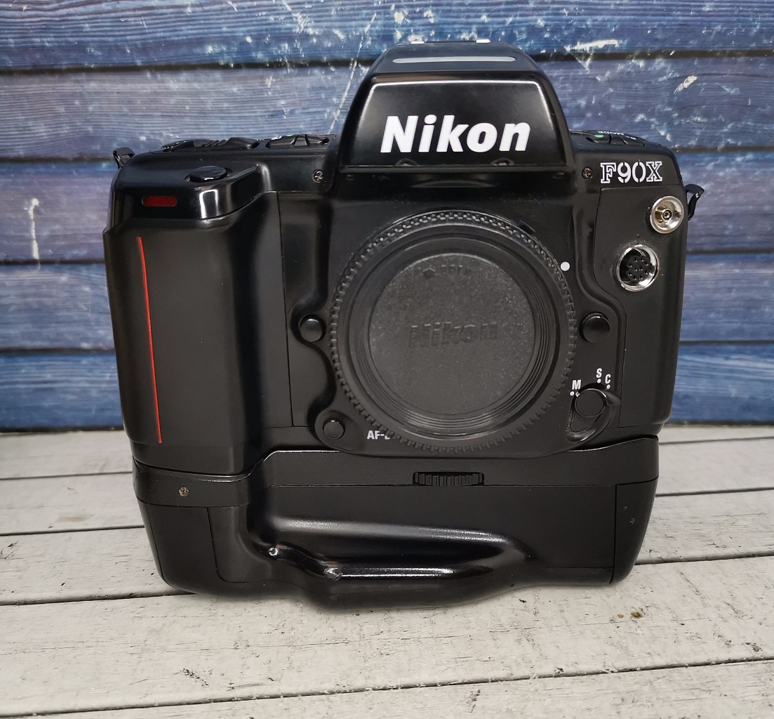 Nikon f90x (body) + батарейный блок Nikon MB-10 фото №1