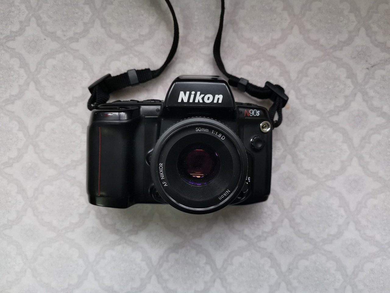 Nikon n90s + Nikkor 50 mm f/1.8 D фото №1