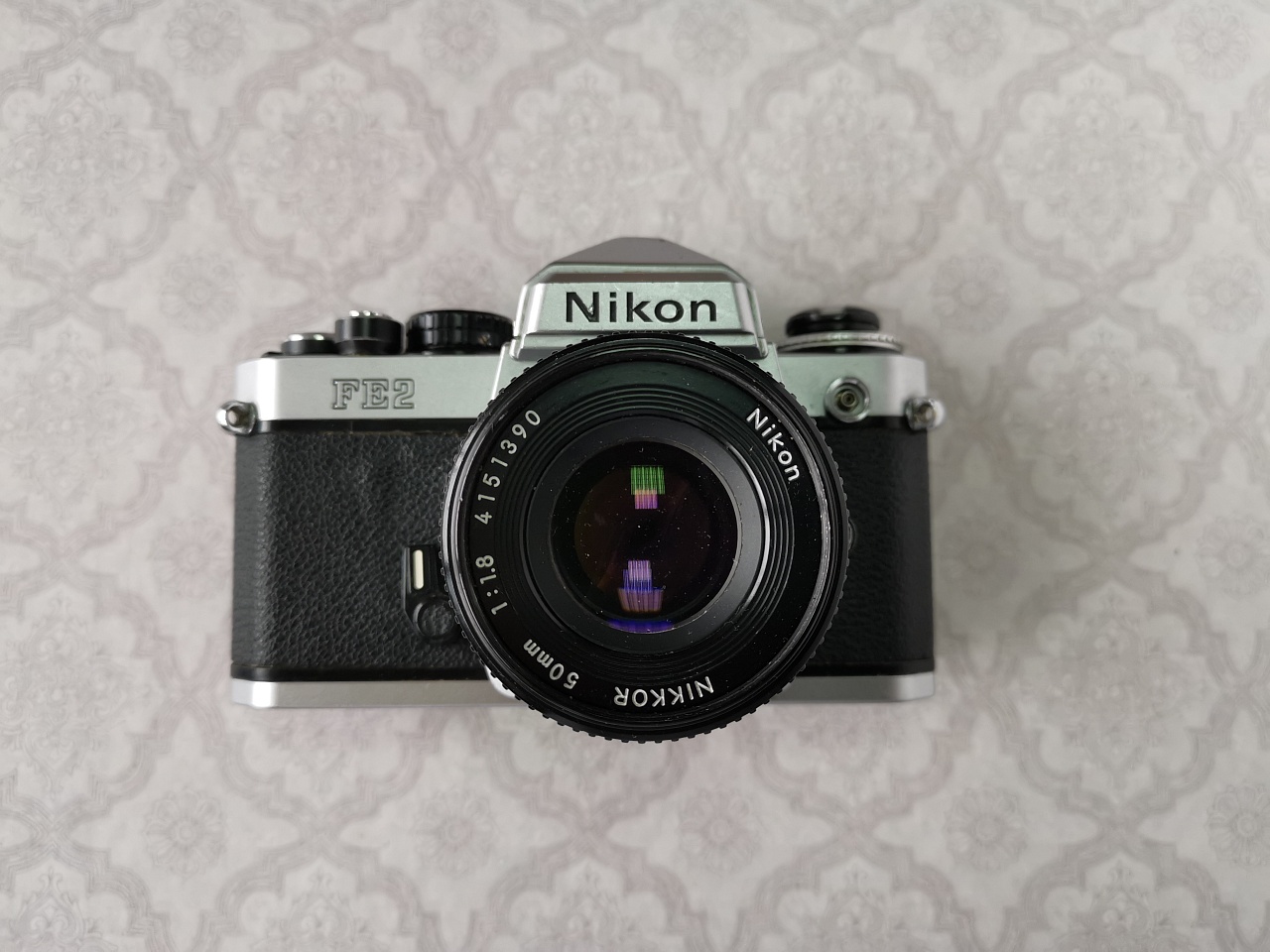 Nikon FE2 белый + Nikkor 50 f/1.8 (cостояние 4) фото №1