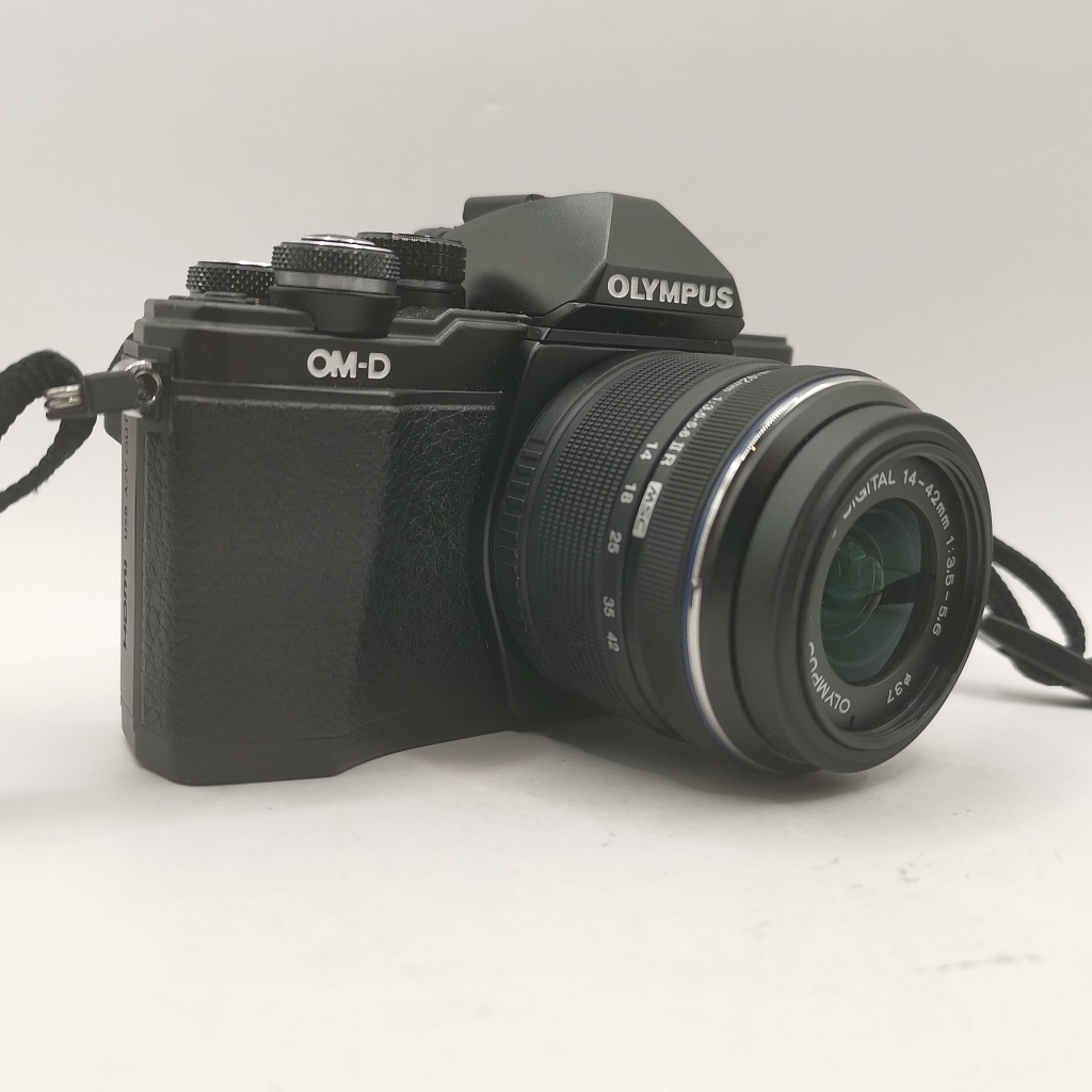 Olympus OM-D E-M10 Mark II чёрный фото №2