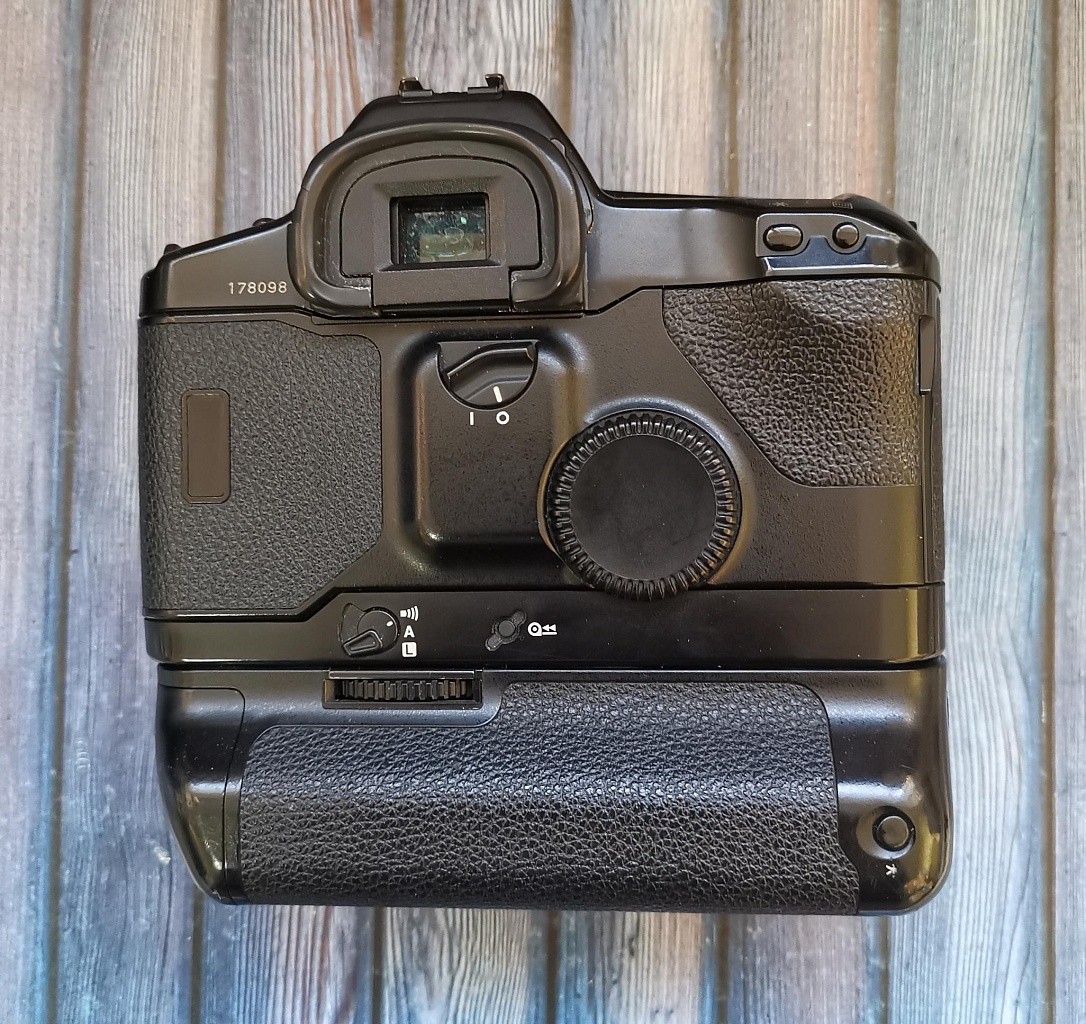 Canon EOS-1N + Моторная ручка фото №3
