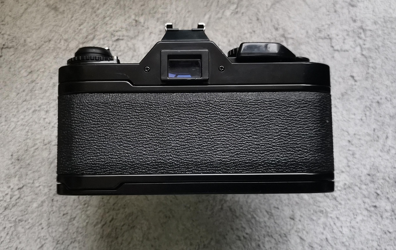 Canon AV-1 (Black) + Canon FD 50 mm F/2 фото №3