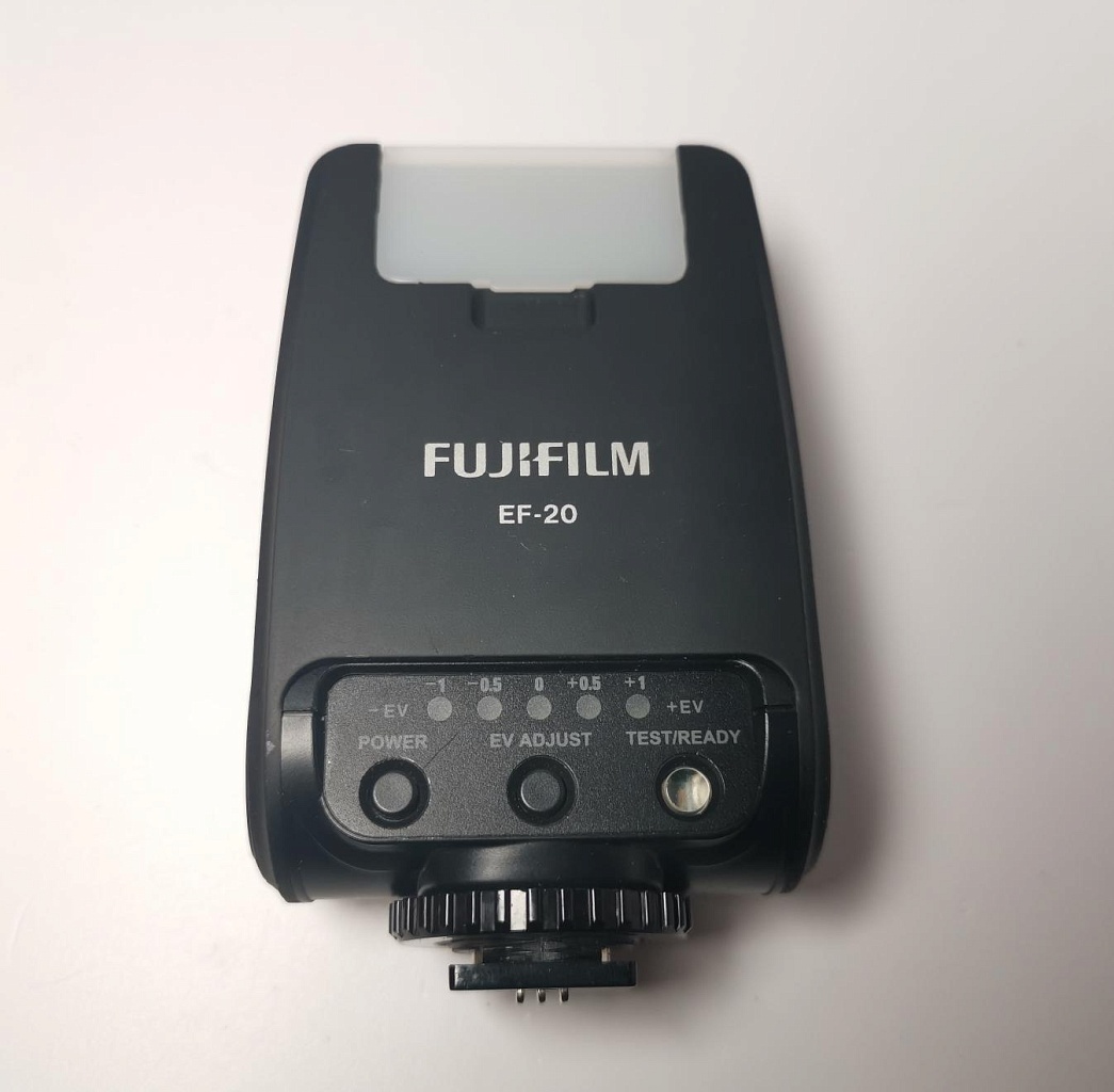 Вспышка Fujifilm EF-20 фото №1
