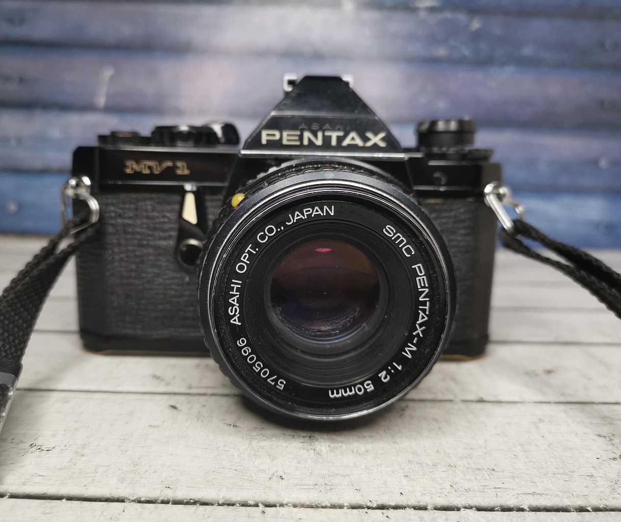 Pentax MV1 + SMC Pentax-M 50 mm f/1-1.7 фото №1